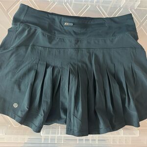 Green size 6 Tall Lululemon skort.